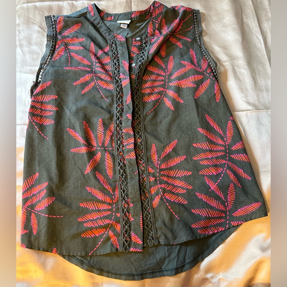 A new Day green/pink gorgeous tank top size medium